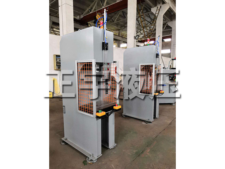 四柱液壓機(jī)